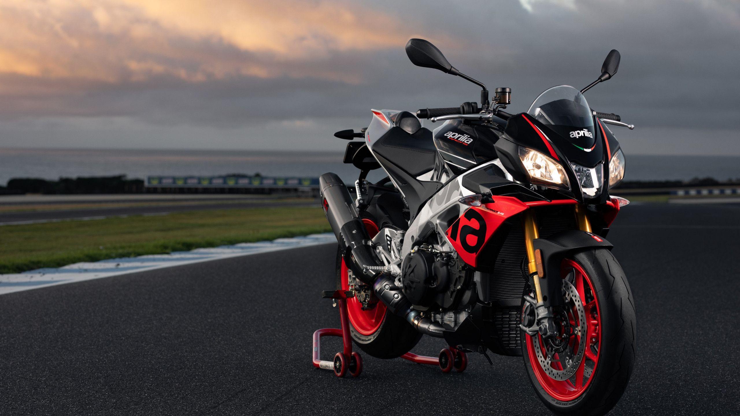 2560x1440 Aprilia Tuono V4 1100 Factory