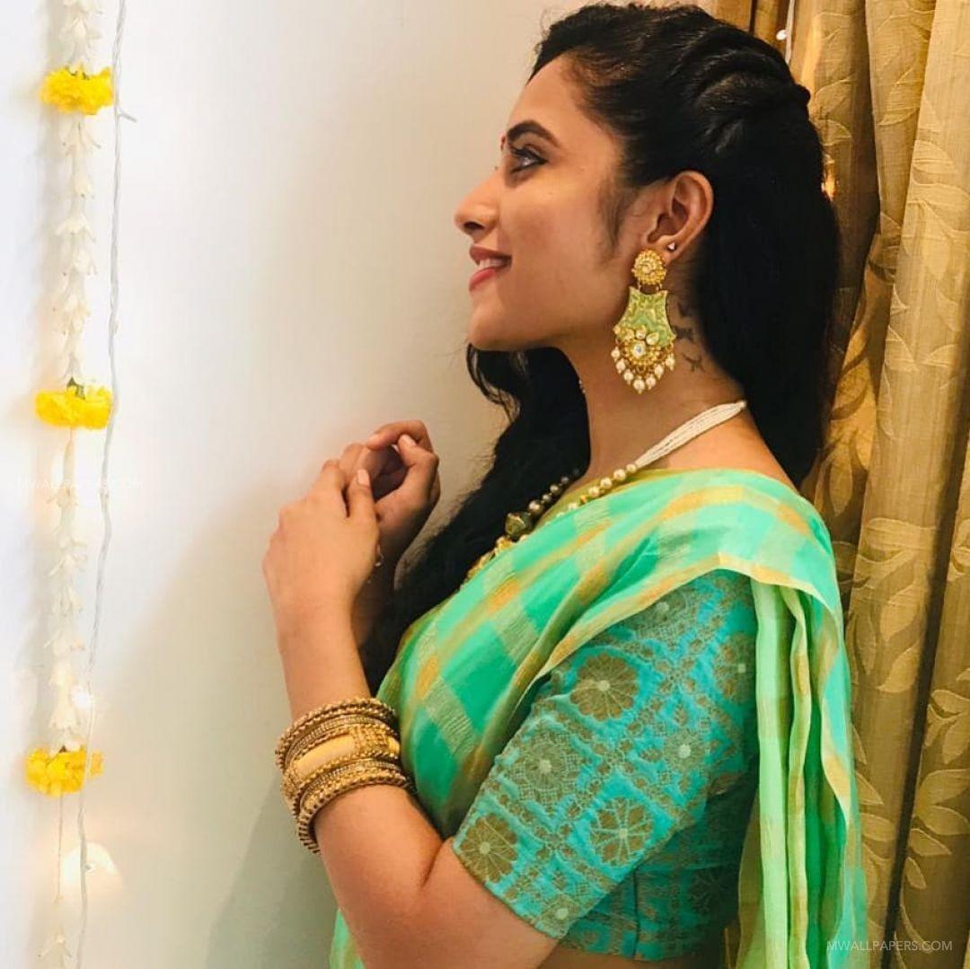 1080x1079 Priyanka Arul Mohan HD Wallpaper .