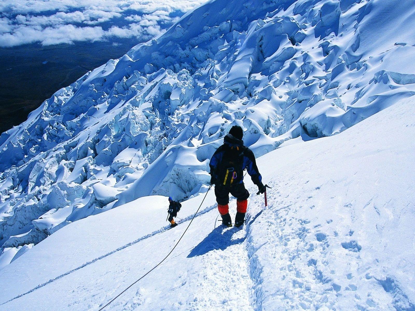 1600x1200 Climbing People Danger Winter Snow .