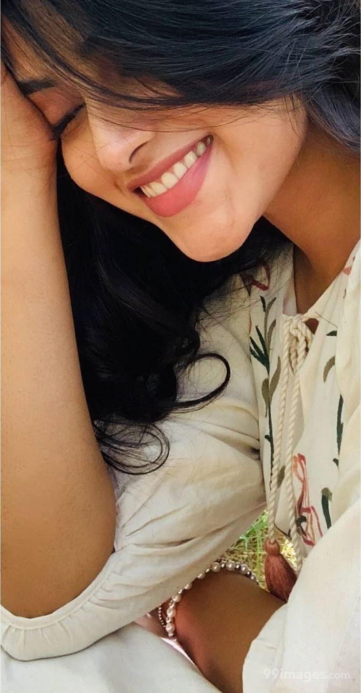 704x1350 Priyanka Arul Mohan Latest Hot .