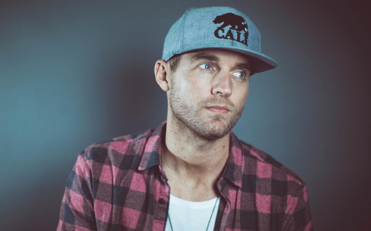 1280x800 Brett Young