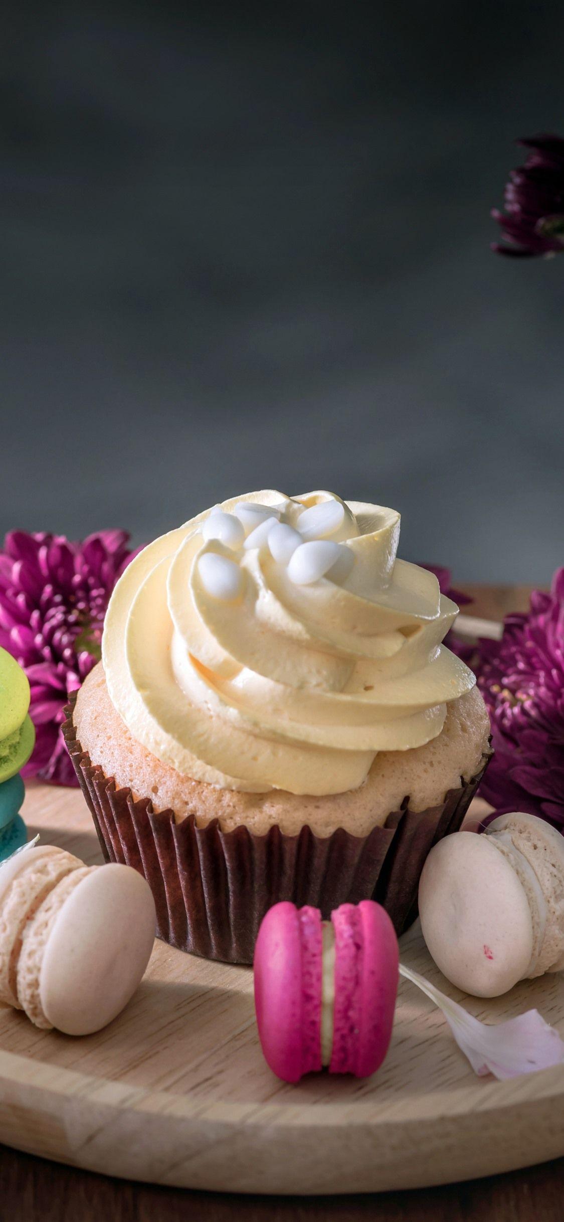 1125x2436 Cupcake, Macaron, Purple Flowers .best