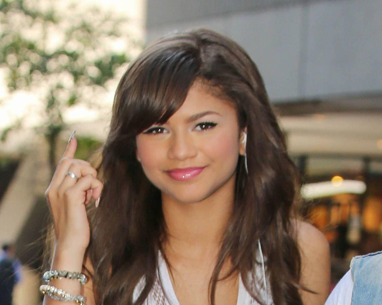 1280x1024 Zendaya