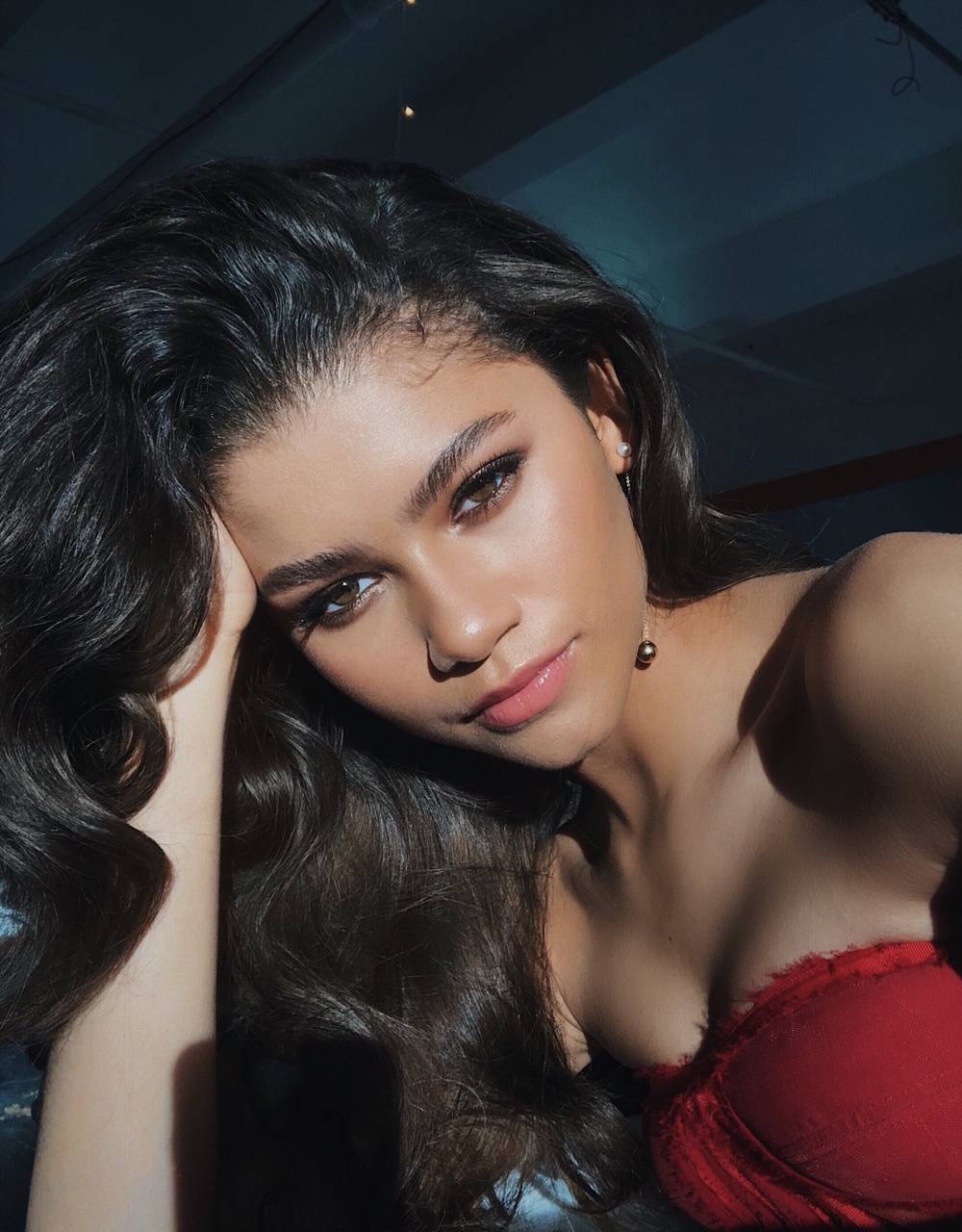 1000x1280 Zendaya iPhone Wallpaperwallpaper.dog