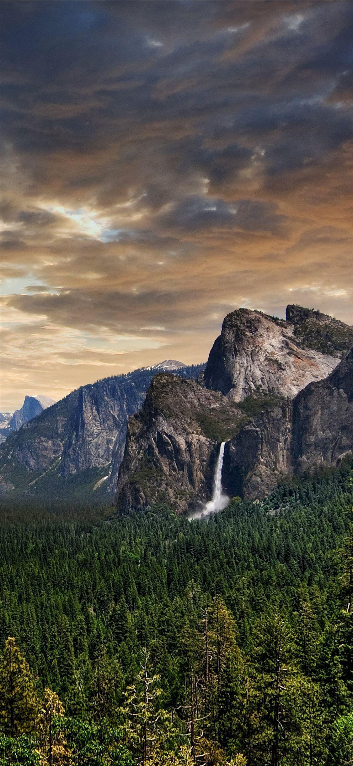 1125x2436 Yosemite Valley #yosemitevalley .com