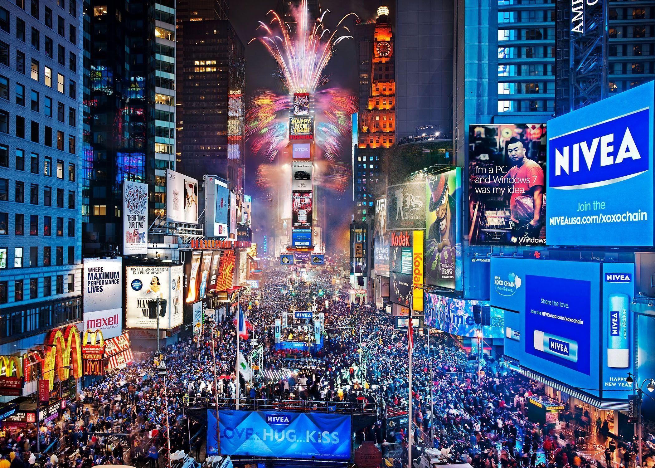 2100x1500 Times Square Wallpaper