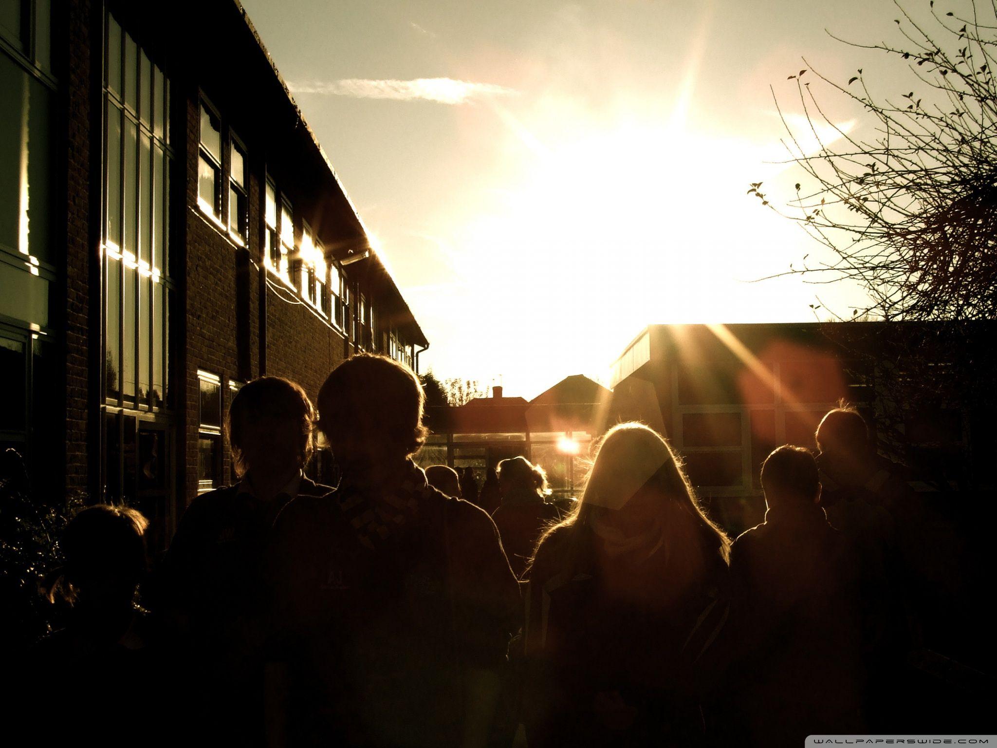 2048x1536 People Walking On Street Ultra HD .