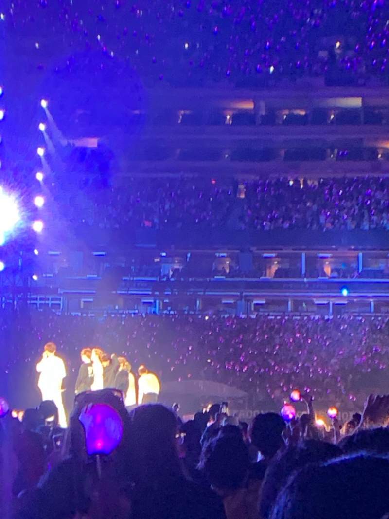 800x1066 MetLife Stadium, section Floor row 6 .
