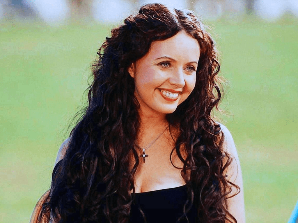 1024x768 Sarah Brightman Wallpaper: sarah .com