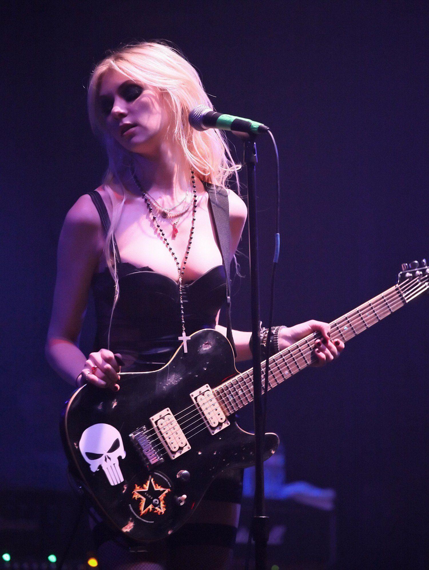 1500x1994 The Pretty Reckless Wallpaper .