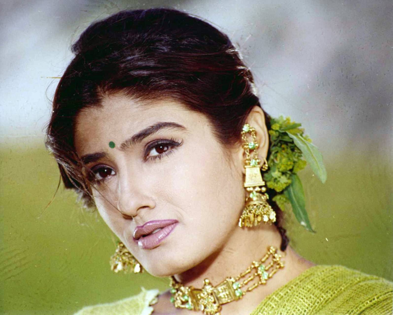 1595x1280 Raveena Tandon wallpaper by .