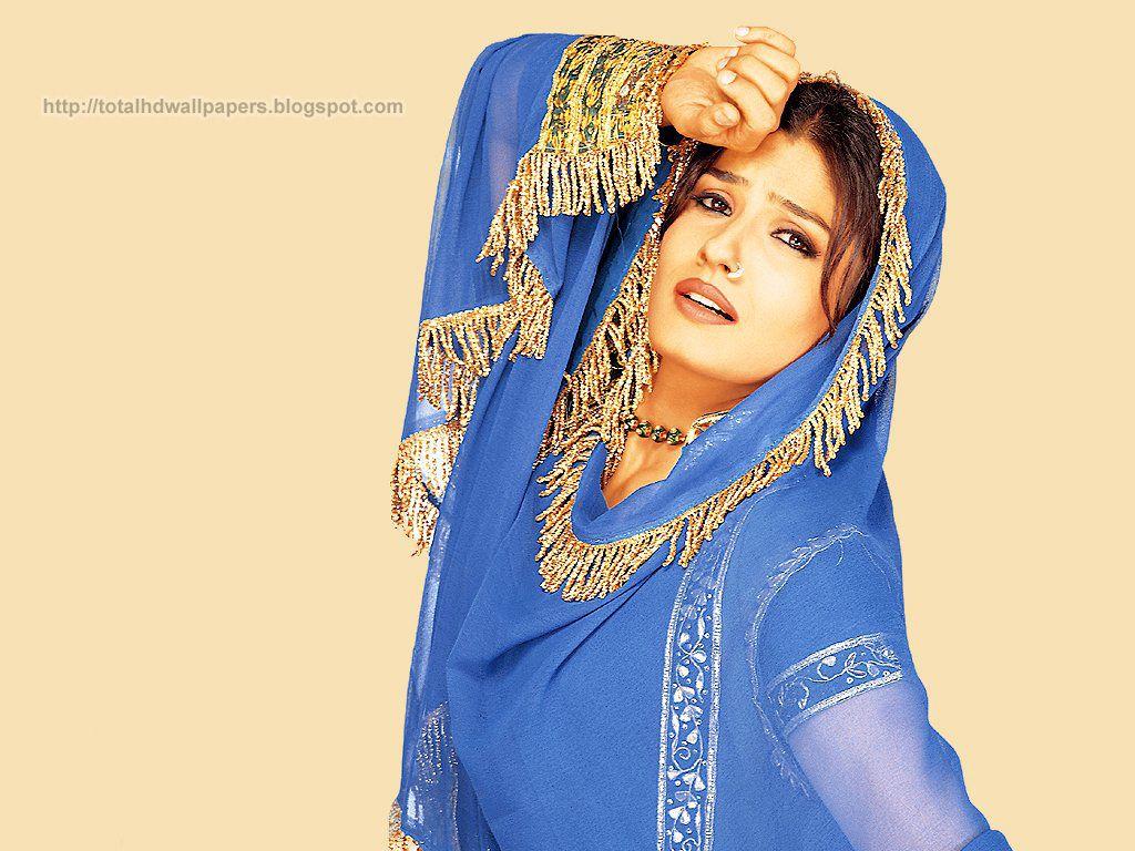 1024x768 HD Wallpaper: Raveena Tandon HD Wallpaperviewshdwallpaper.