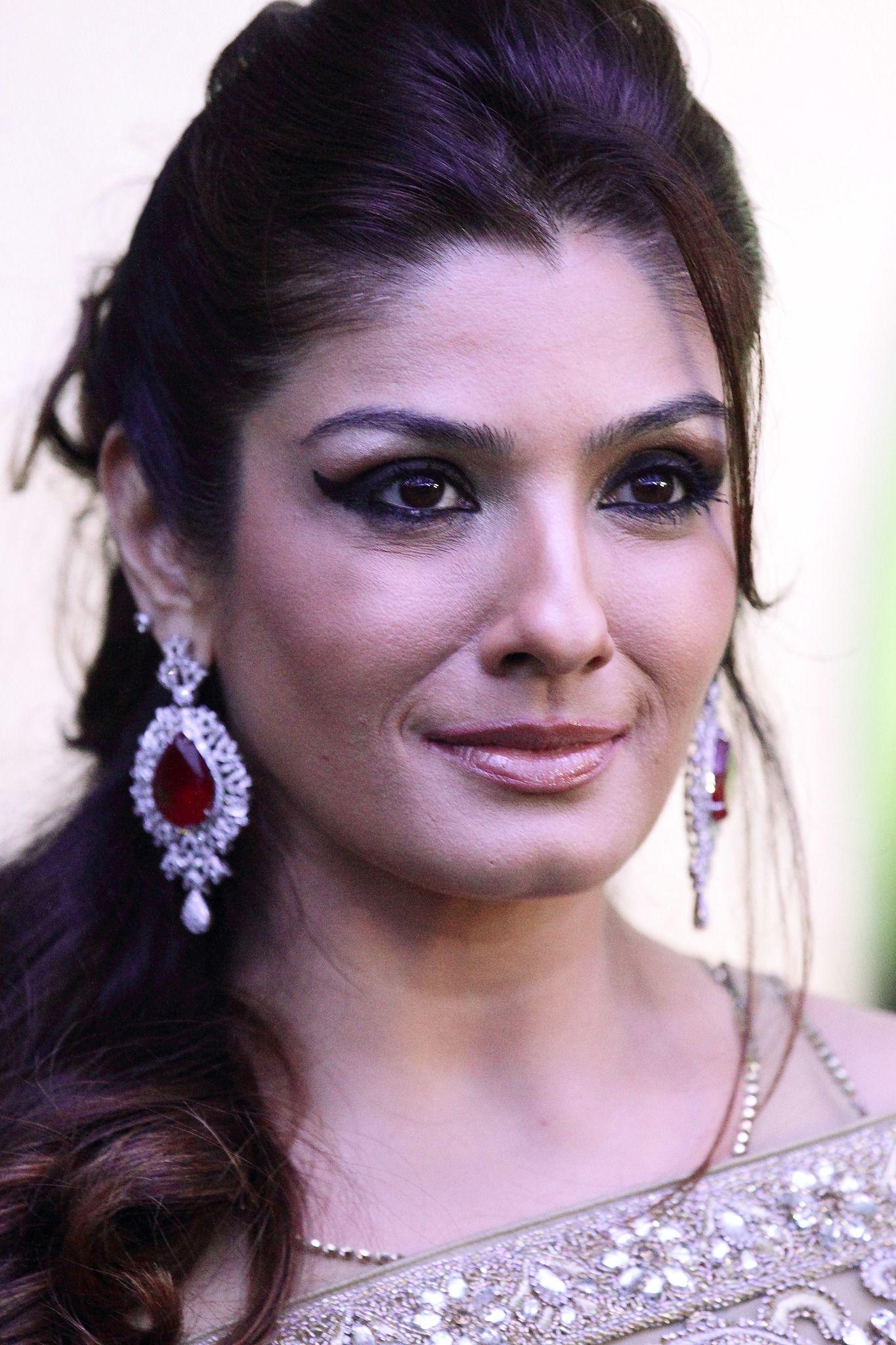 1365x2048 Raveena Tandon: Movies, TV, and Bioamazon.co.uk
