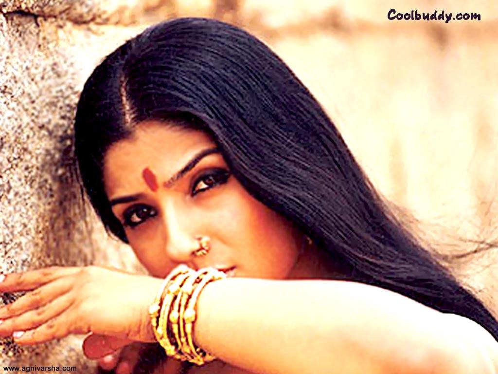 1024x768 Raveena Tandon Wallpaper .
