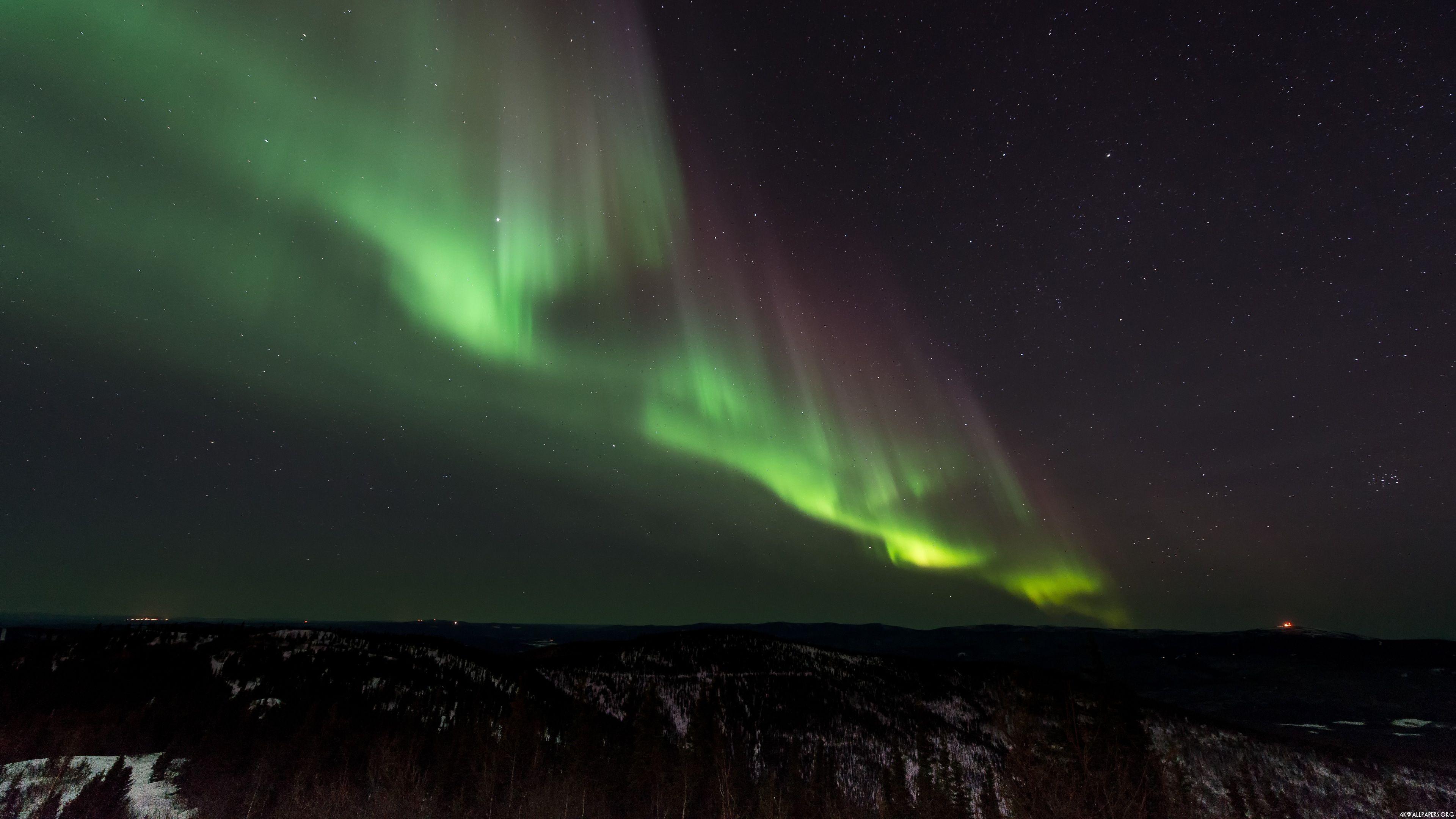 3840x2160 4K Green Aurora Wallpaper