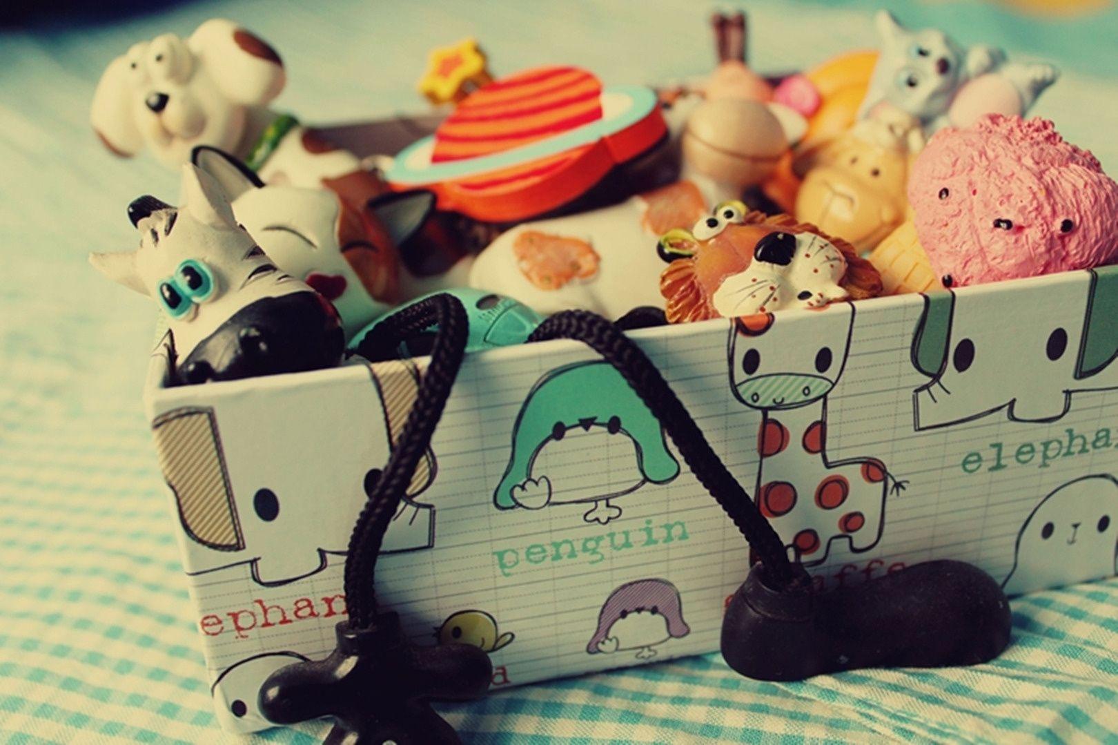 1620x1079 Box Of Toys Wallpaper