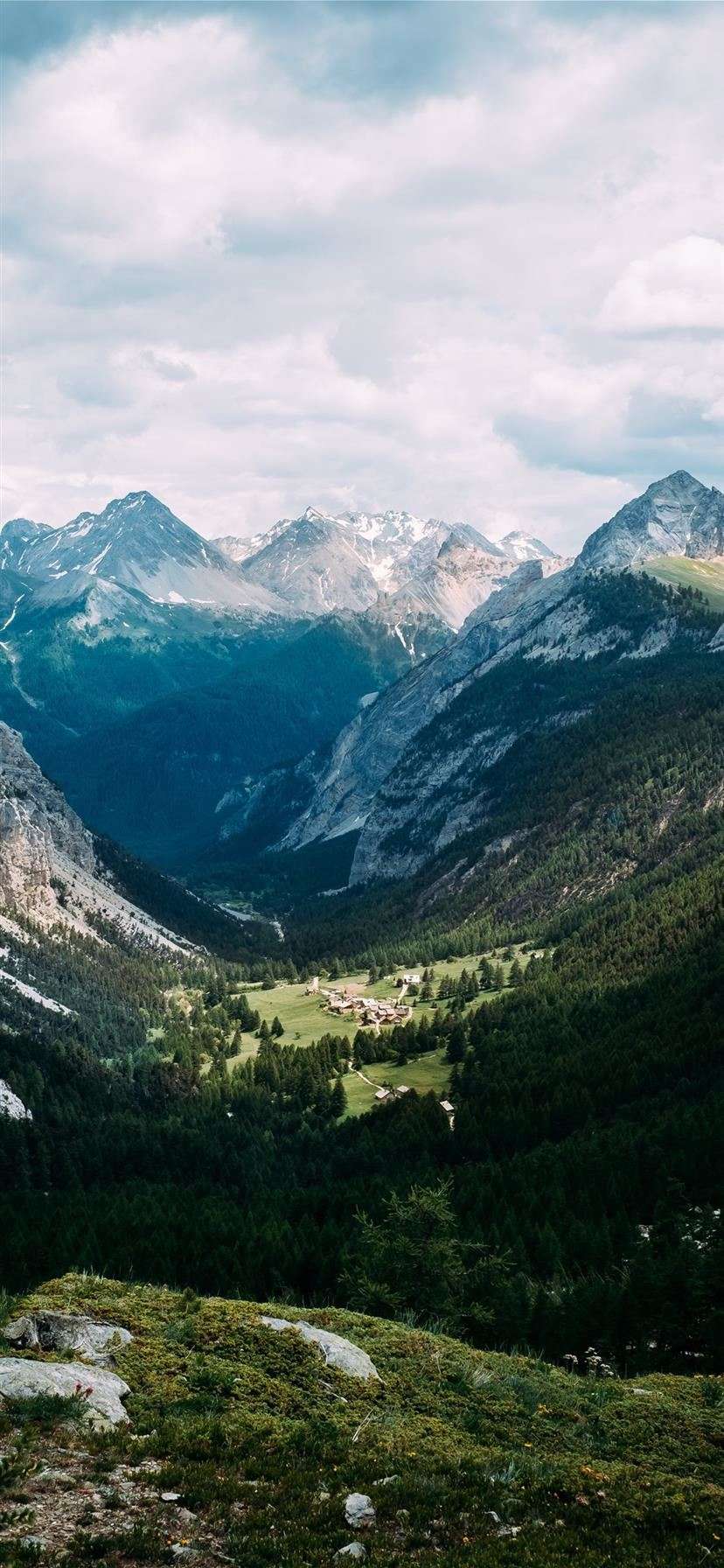 828x1792 iPhone X Wallpaper