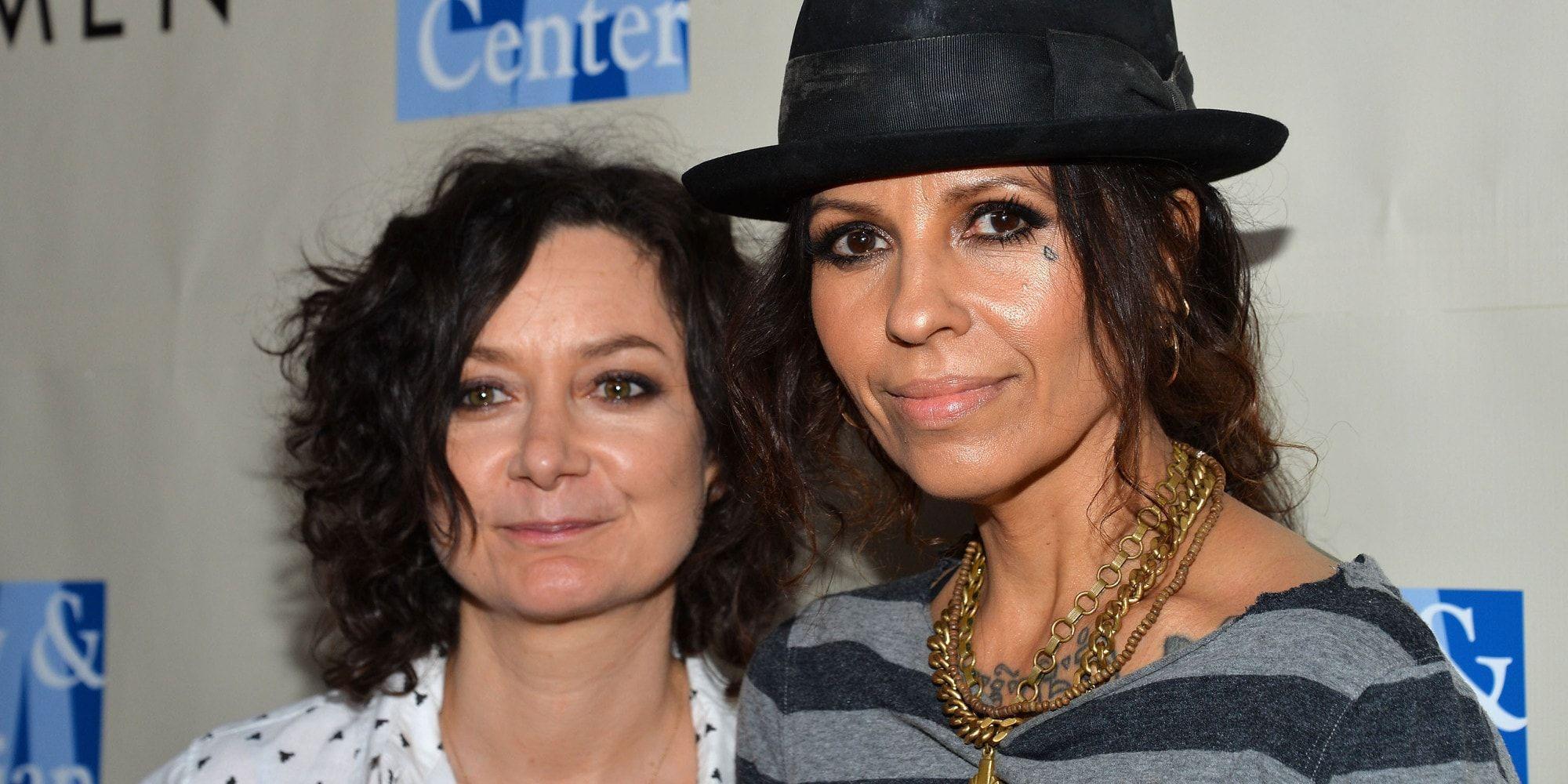 2000x1000 Sara Gilbert
