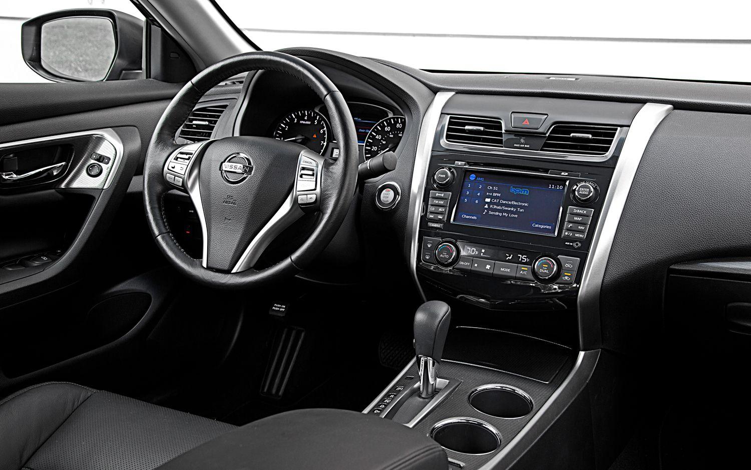 1500x938 Nissan Altima SL Cockpit -