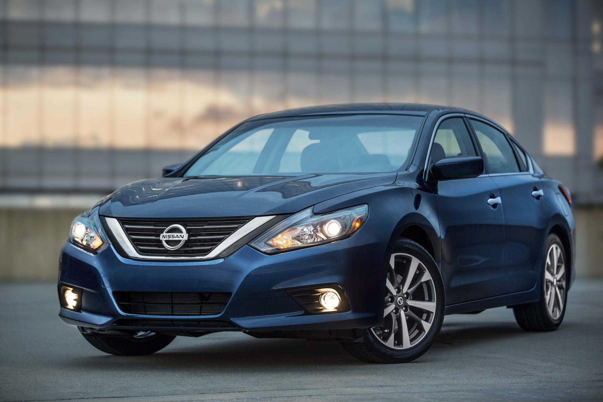 2048x1365 Nissan Altima