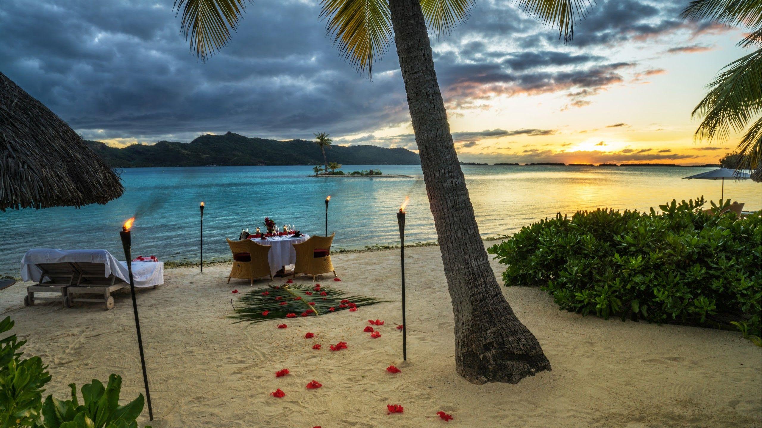 2560x1440 Bora Bora Couple Wallpaper .