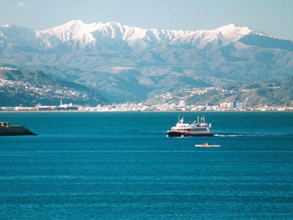 1024x768 Wellington New Zealand Mountains .