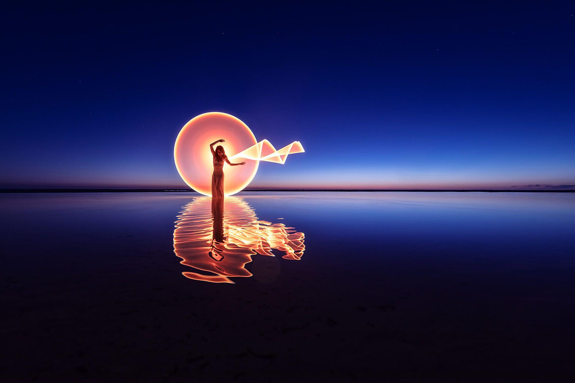 2000x1333 Women Chakra Water Lake .