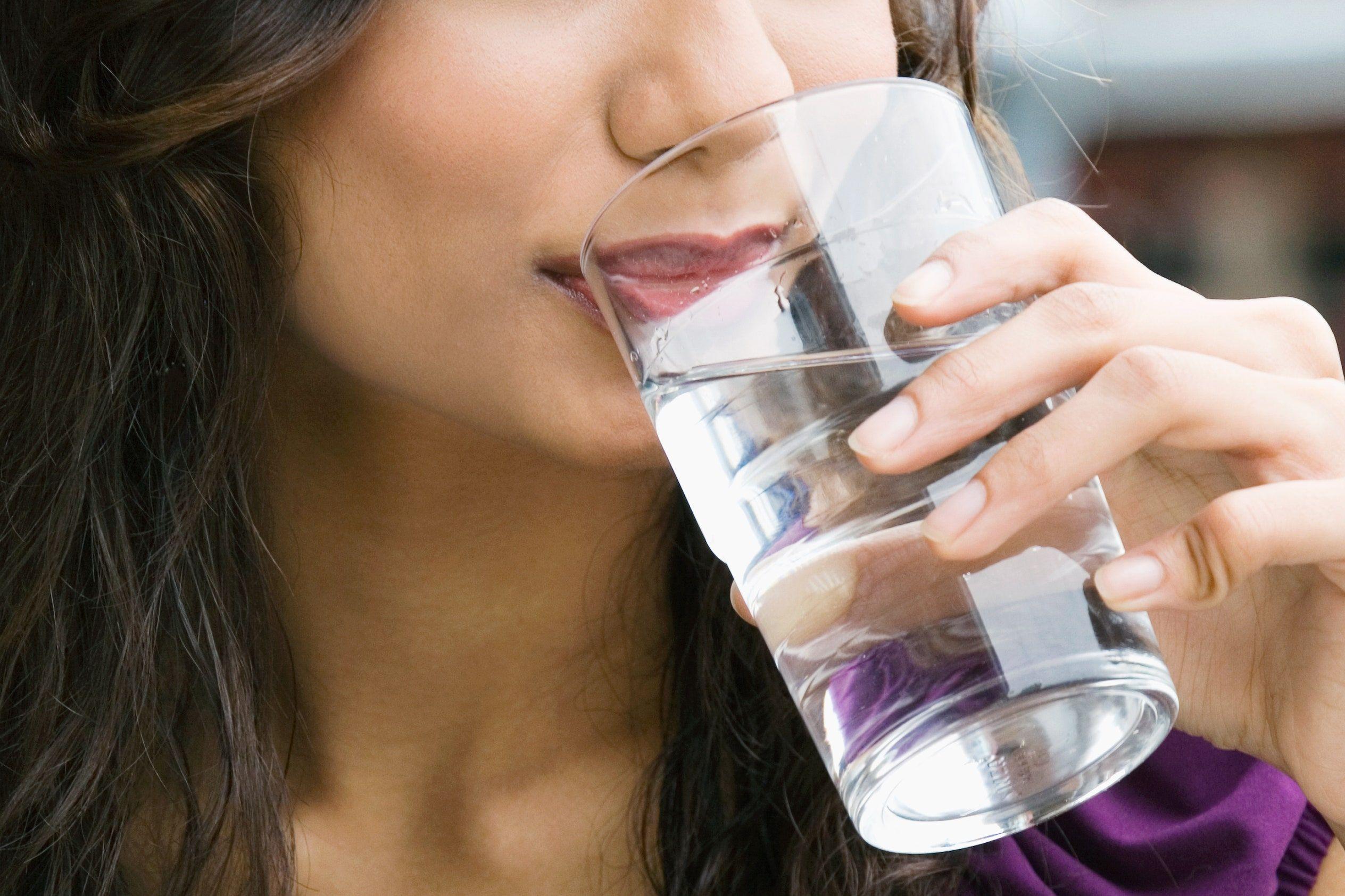 2528x1685 Contain Human Person Drink Drinking .