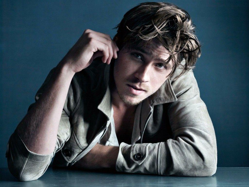 1024x768 Garrett Hedlund