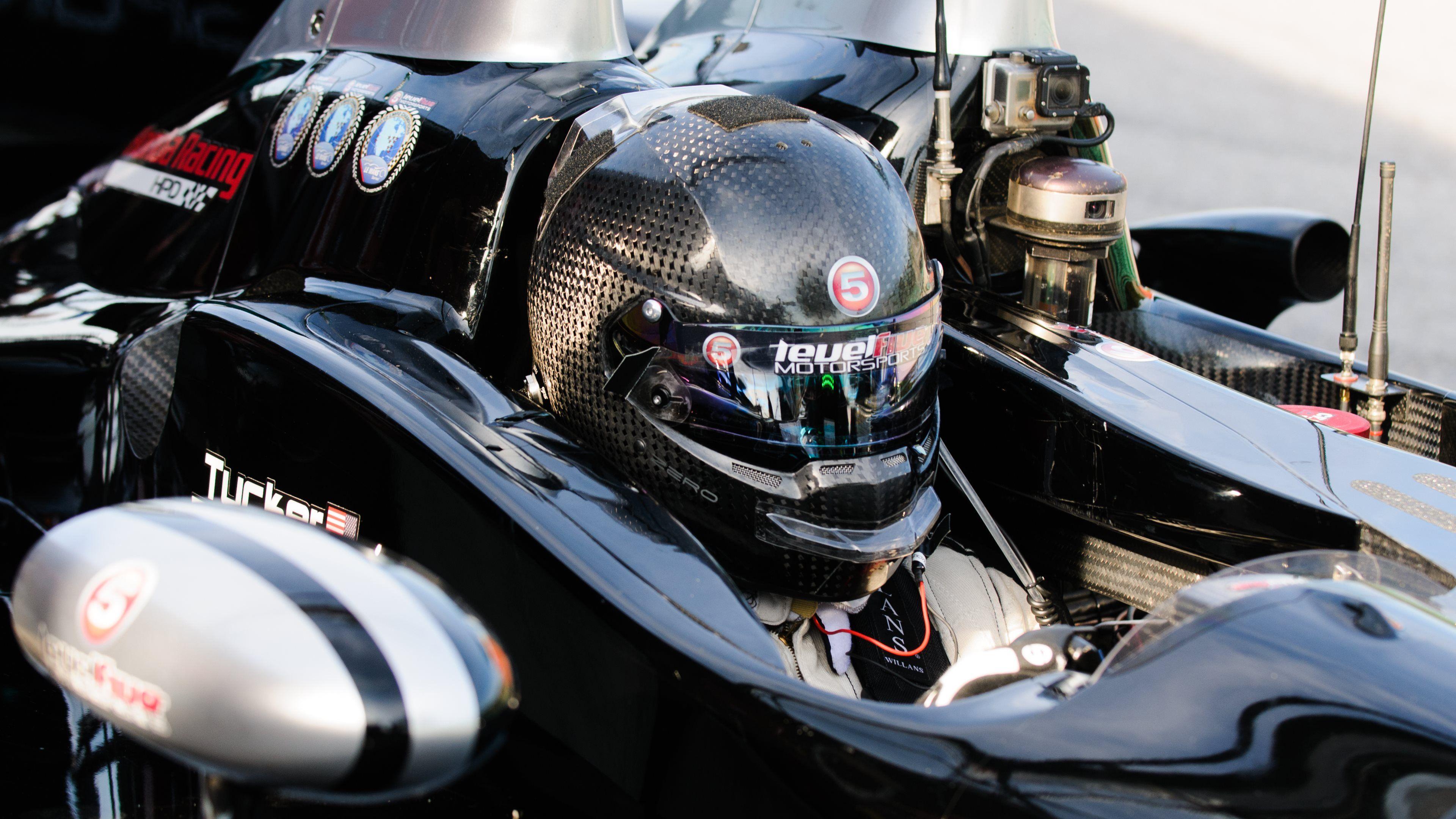 3840x2160 Race Car Driver