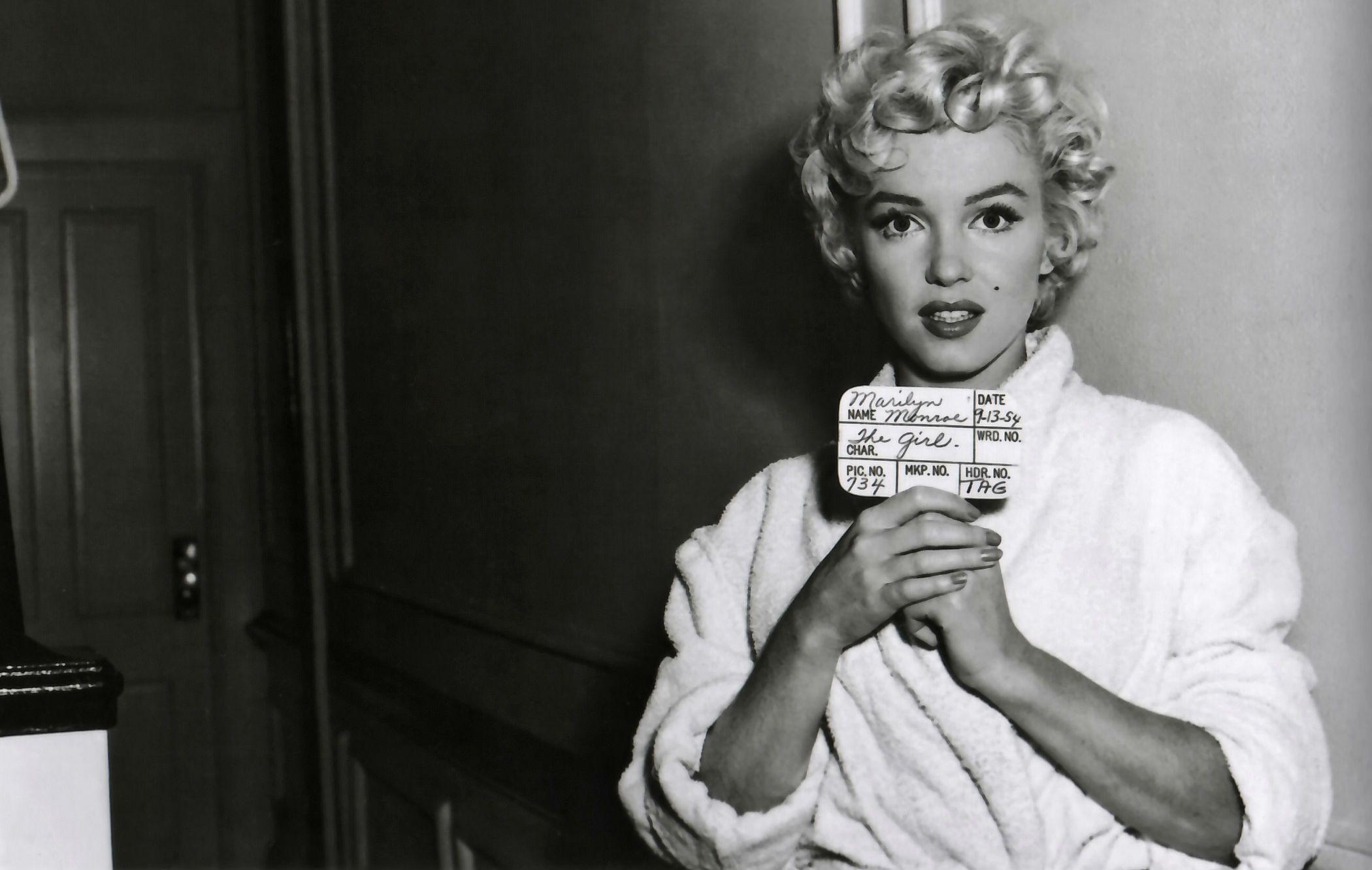 2100x1331 Free Marilyn Monroe Wallpaper