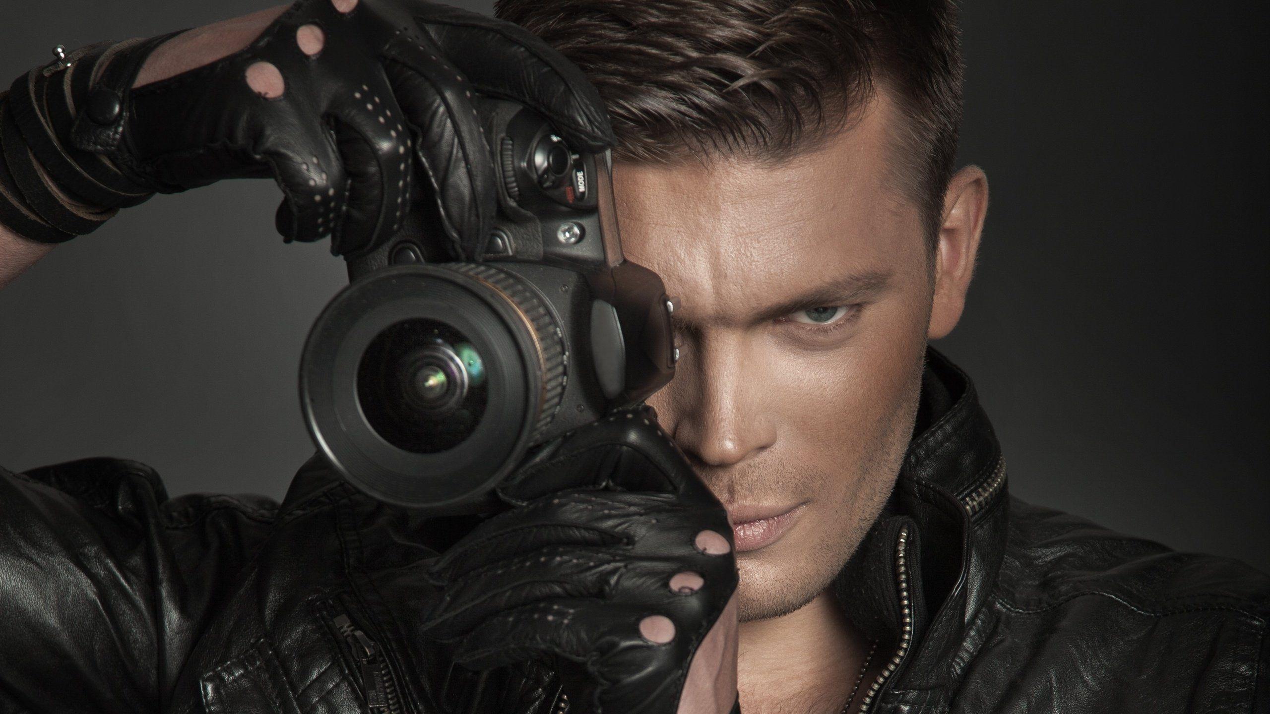 2560x1440 Man photograph camera men wallpaper .