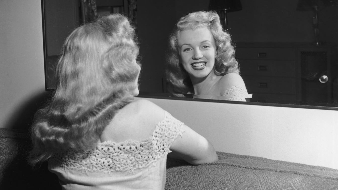 1360x768 Marilyn Monroe Backless Image .