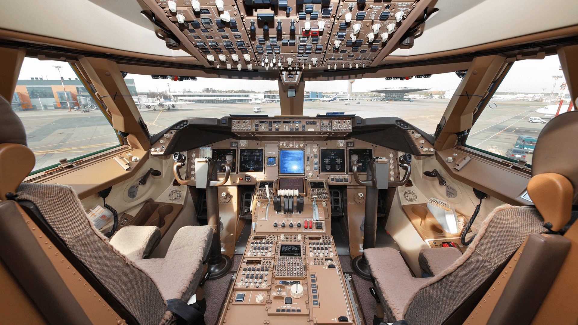 1920x1080 Boeing 747 cockpit: zoombackground