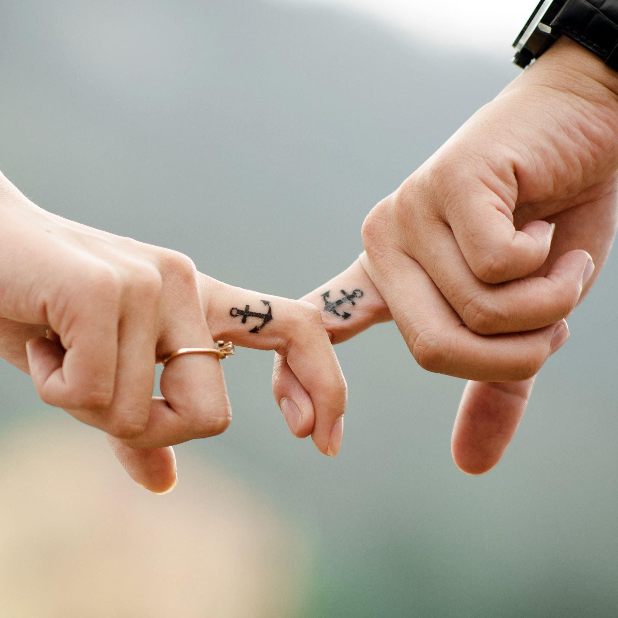 2048x2048 Couple Holding Hands Aesthetic .sadistria.