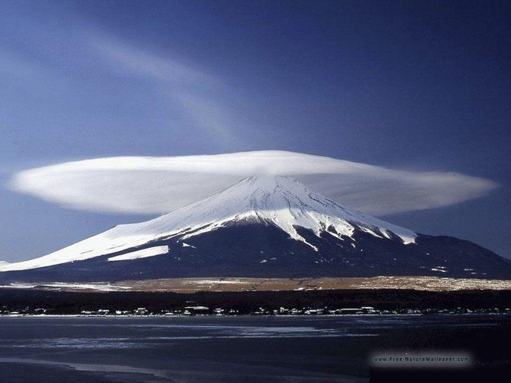 1024x768 Mount fuji, Lenticular clouds .com