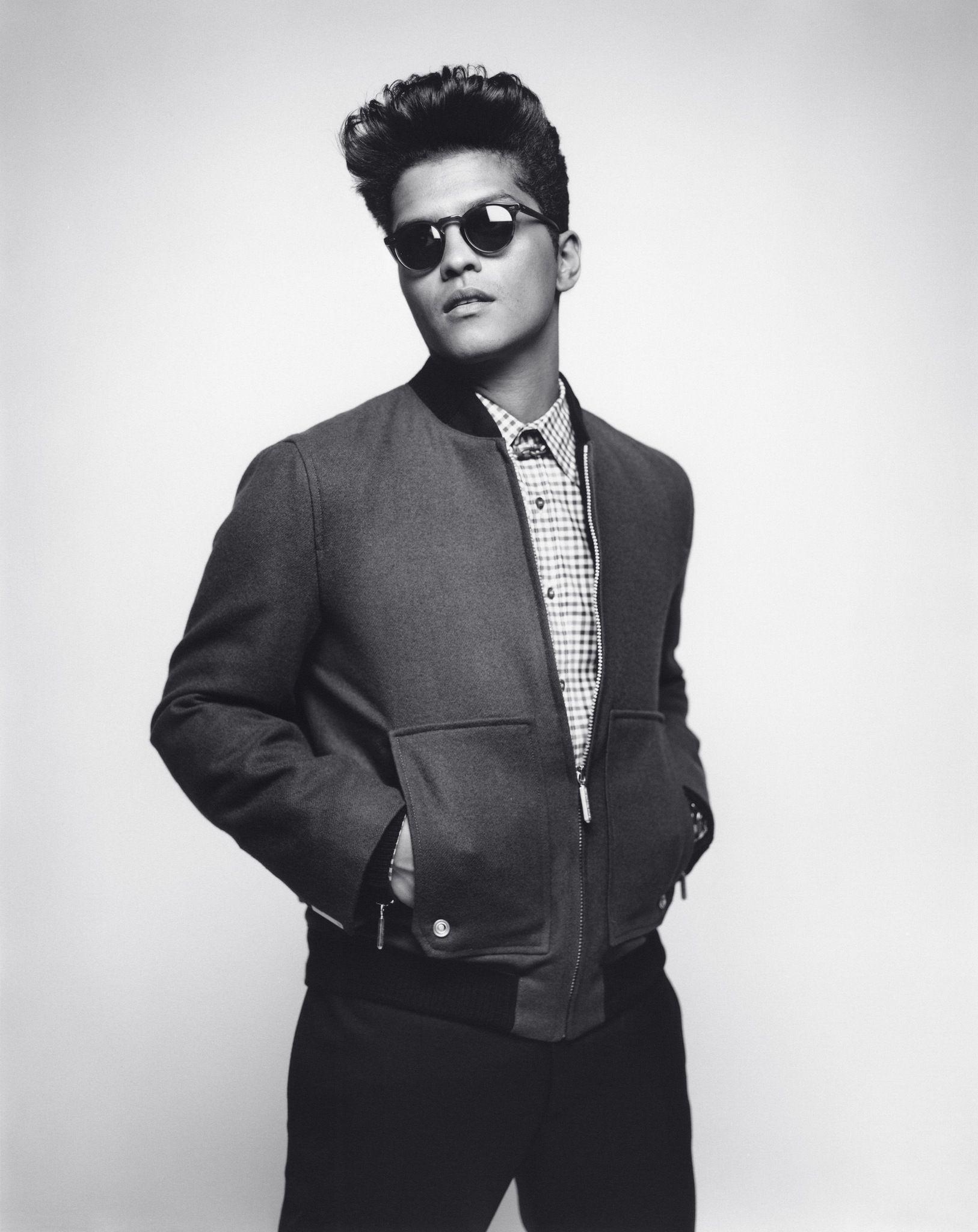 Download Pop superstar Bruno Mars rocks a bold Versace blazer Wallpaper   Wallpaperscom