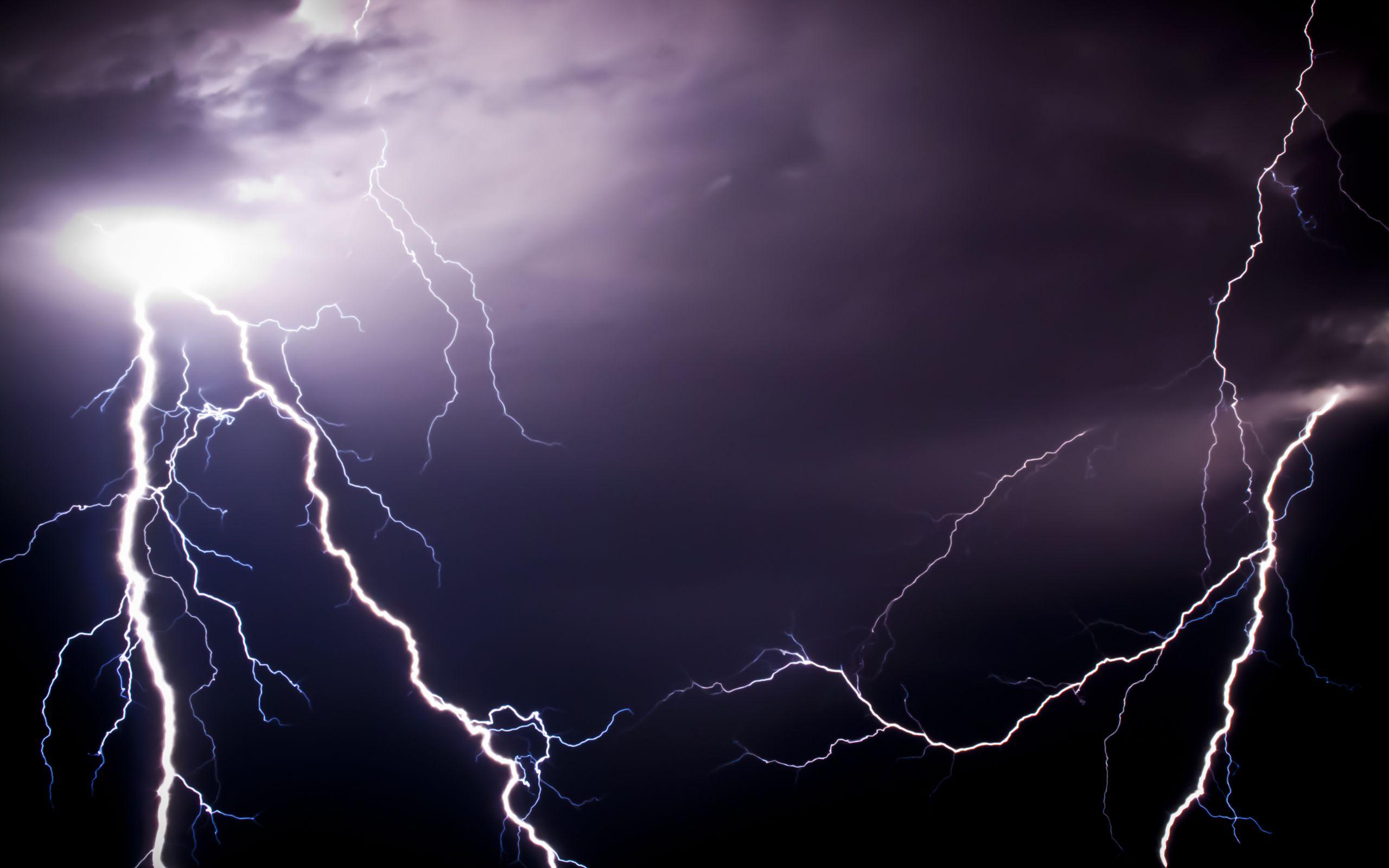 2560x1600 Black Thunder Wallpaper .