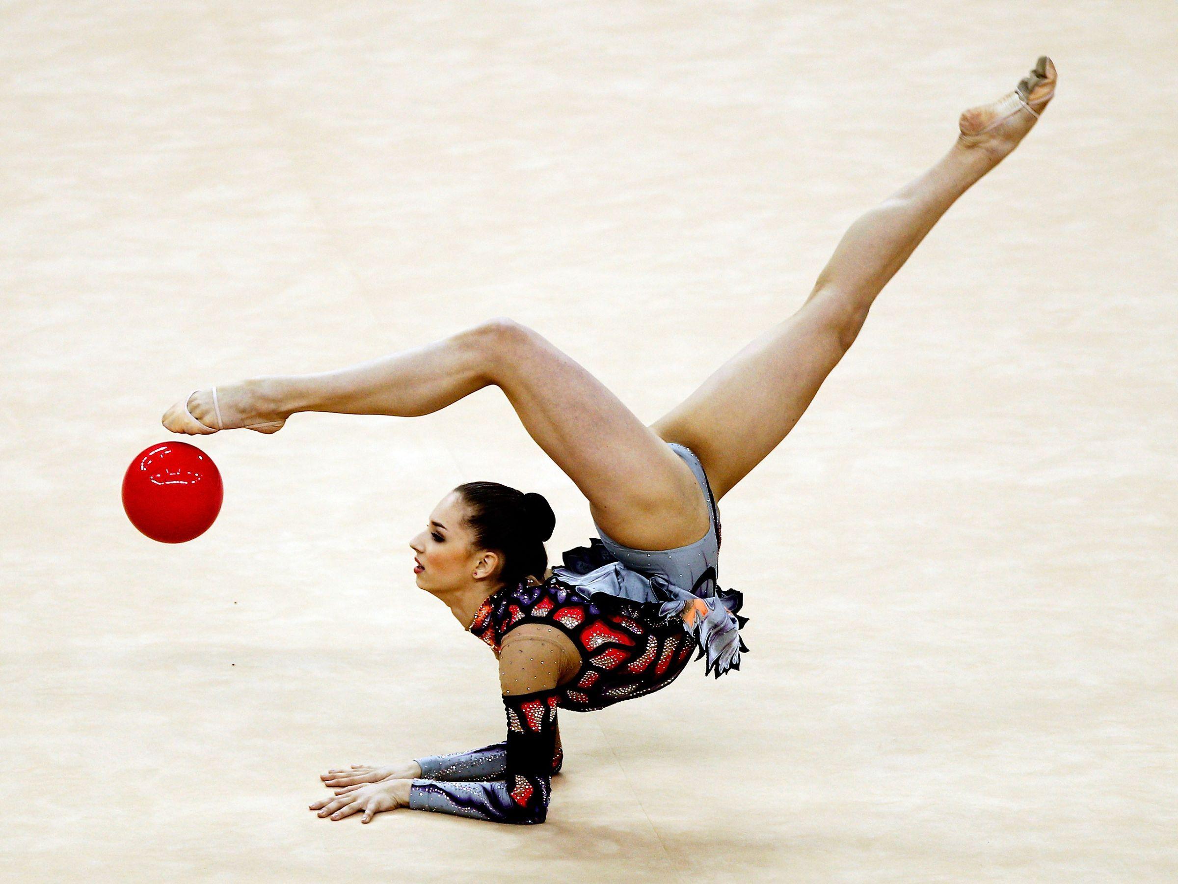 2400x1800 Rhythmic Gymnastics Wallpaper .