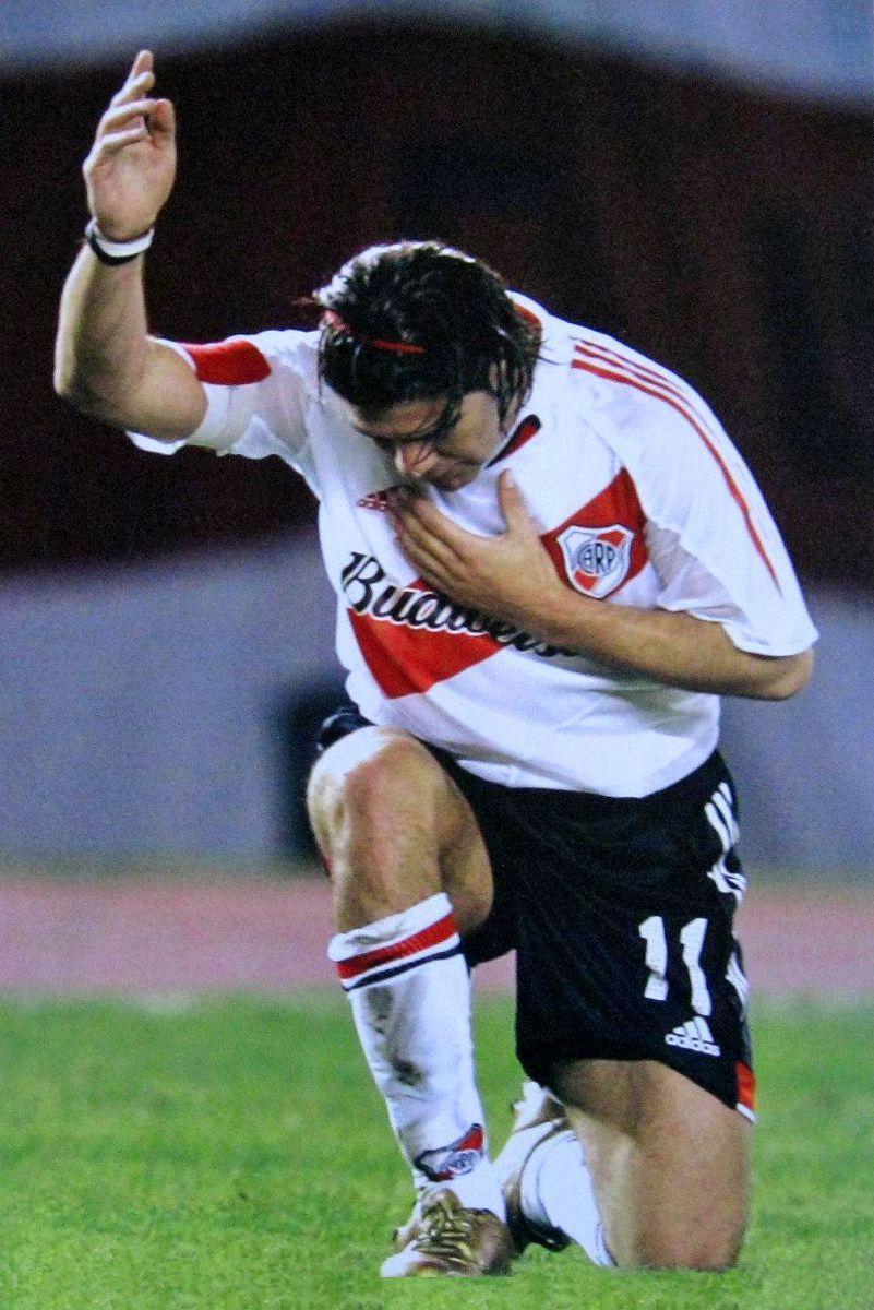801x1200 soccer players, soccer .com