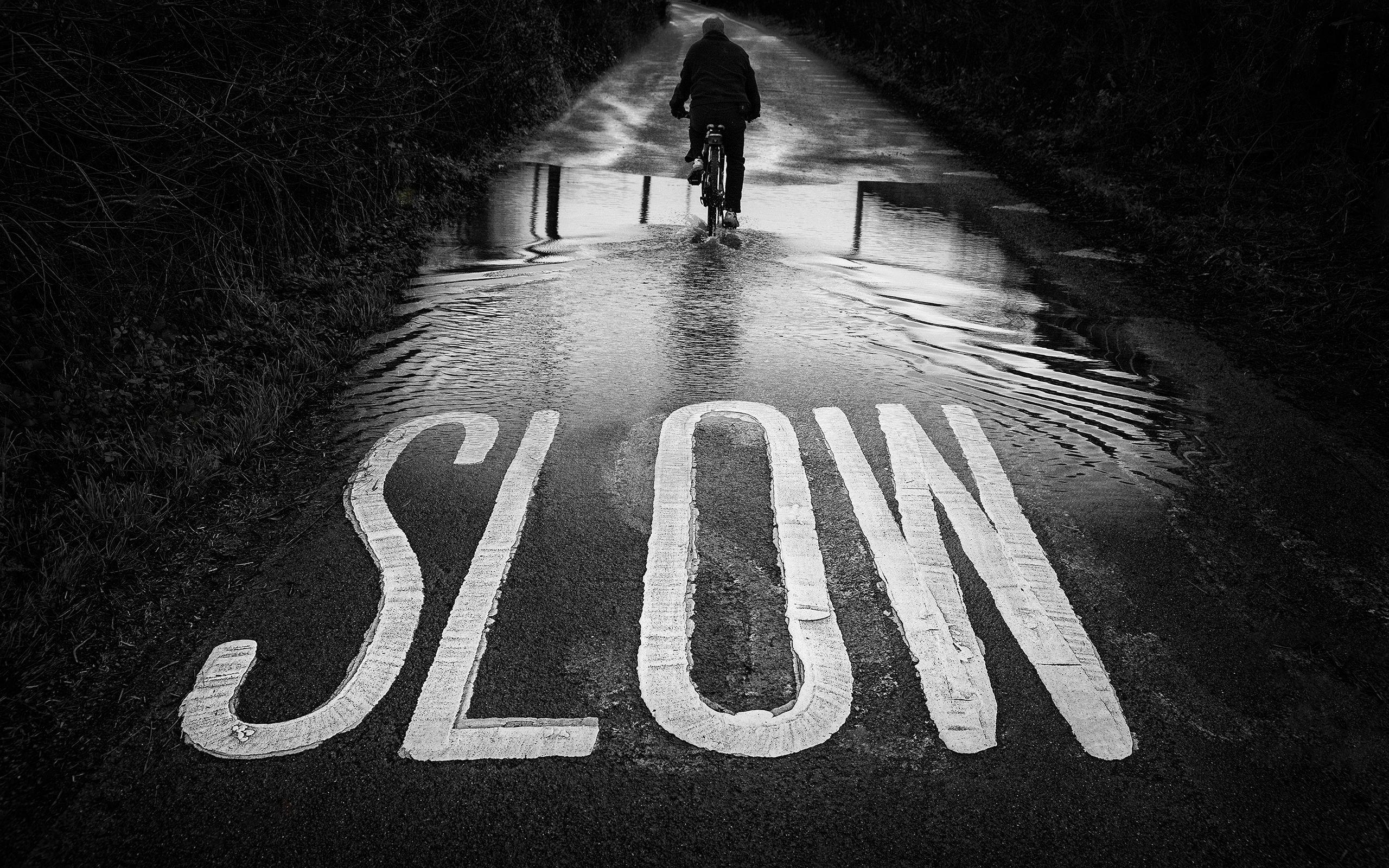 2560x1600 slow, Bw, Road, Bicycle, Person, Puddle .