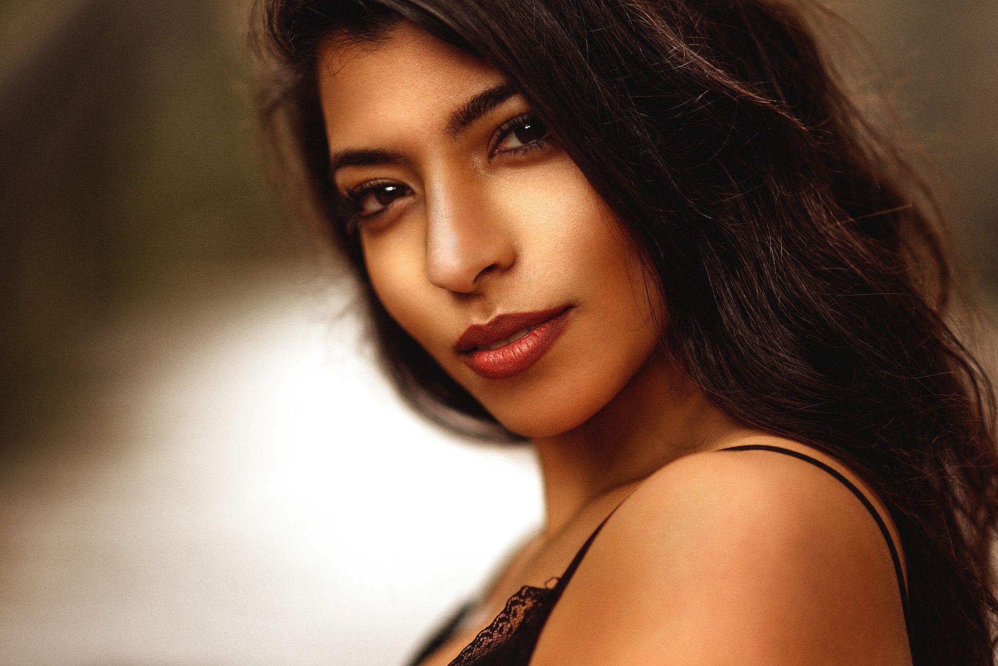 2048x1367 Latina Wallpaper background