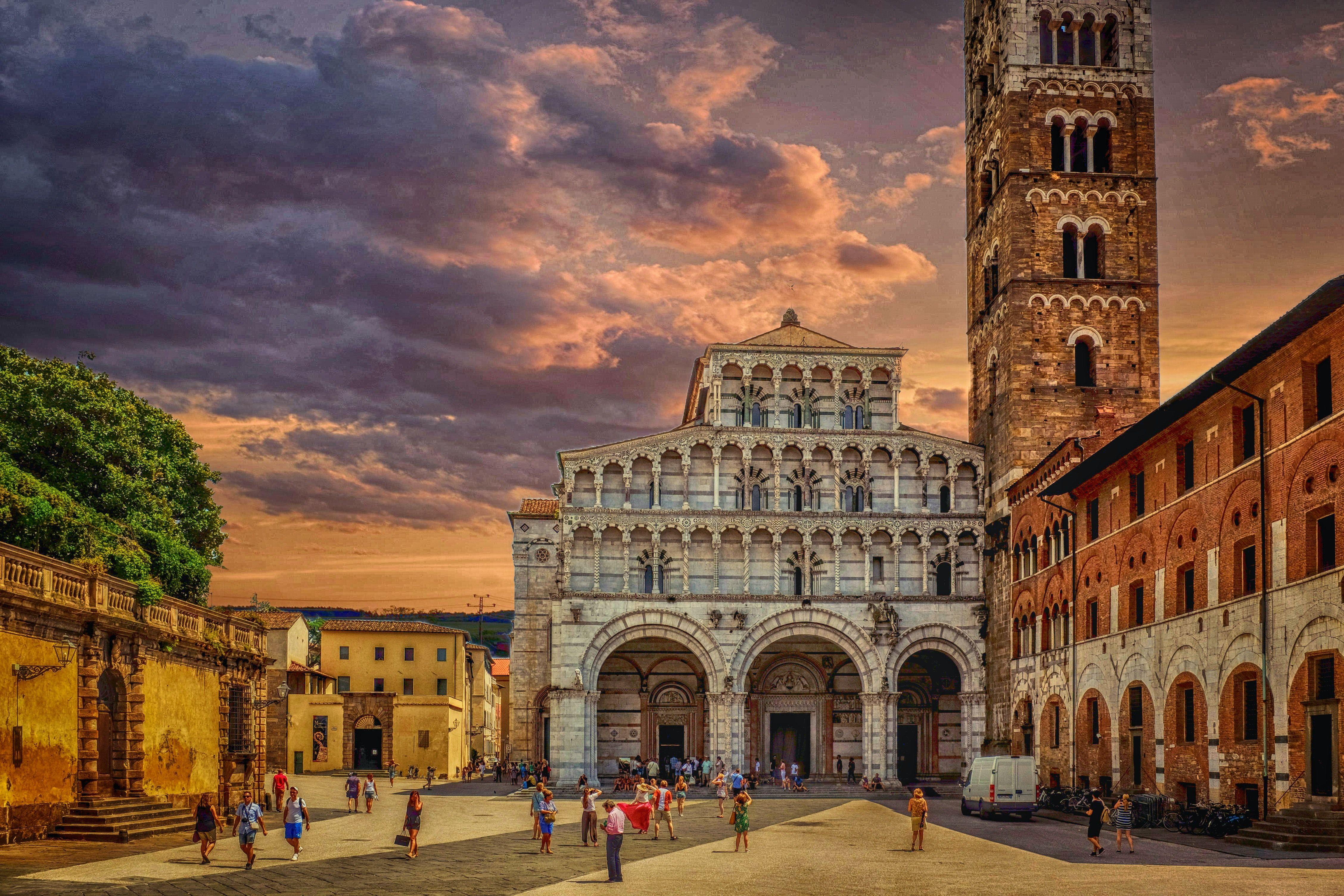 4512x3008 Saint Martin Cathedral in Lucca, Italy .