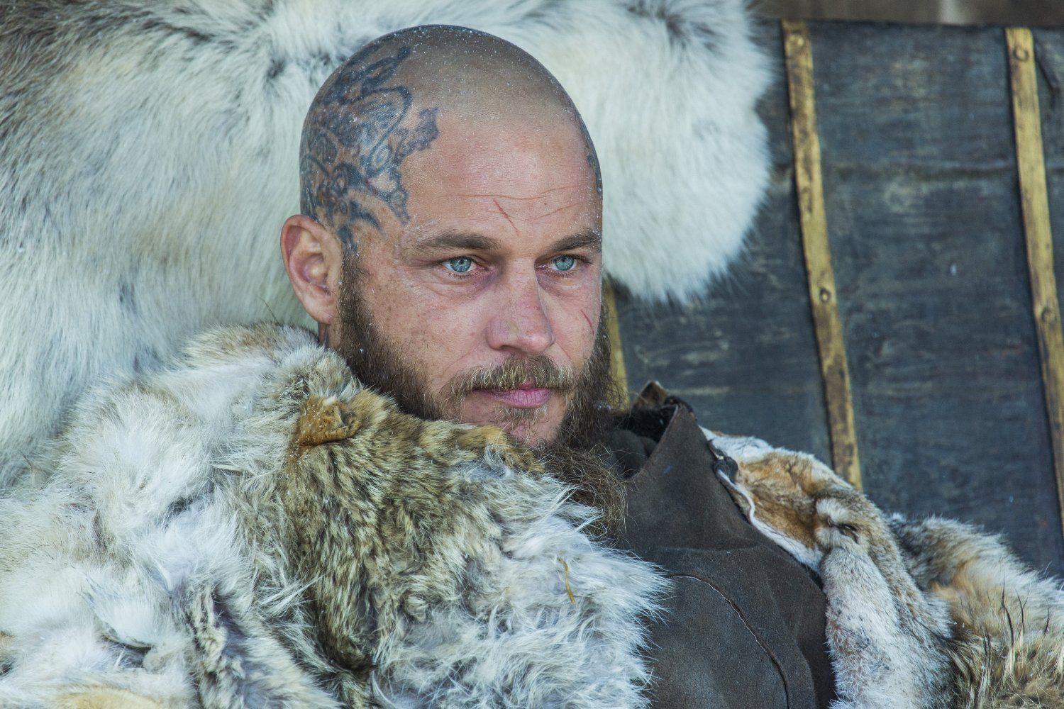 1500x1000 Travis Fimmel