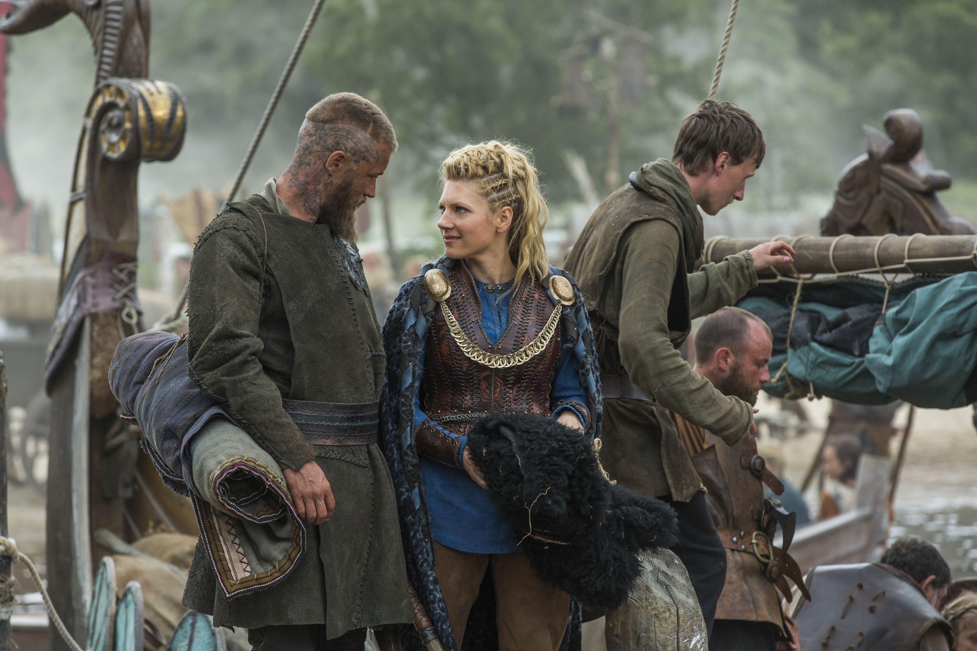 3300x2200 Travis Fimmel Katheryn Winnick Viking .