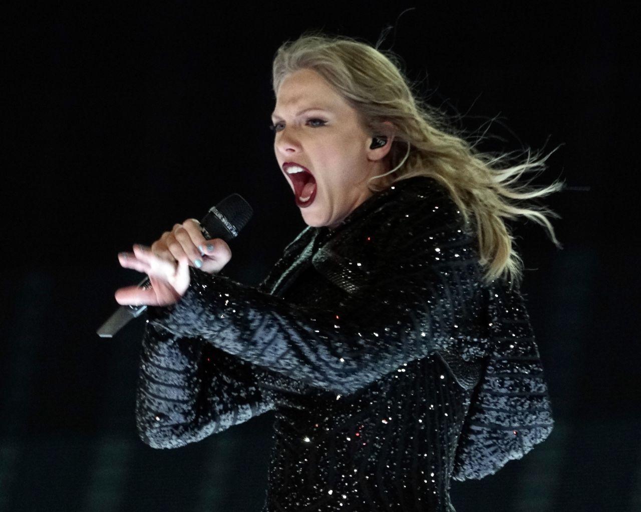1280x1024 Taylor Swift Stadium Tour .