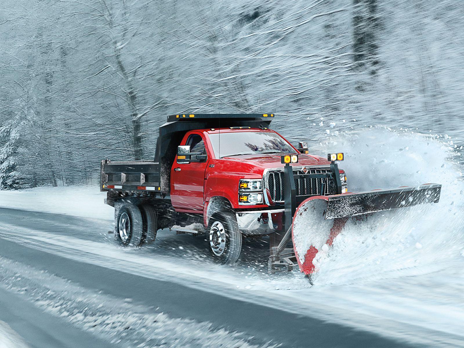 1600x1200 Winter Red Truck