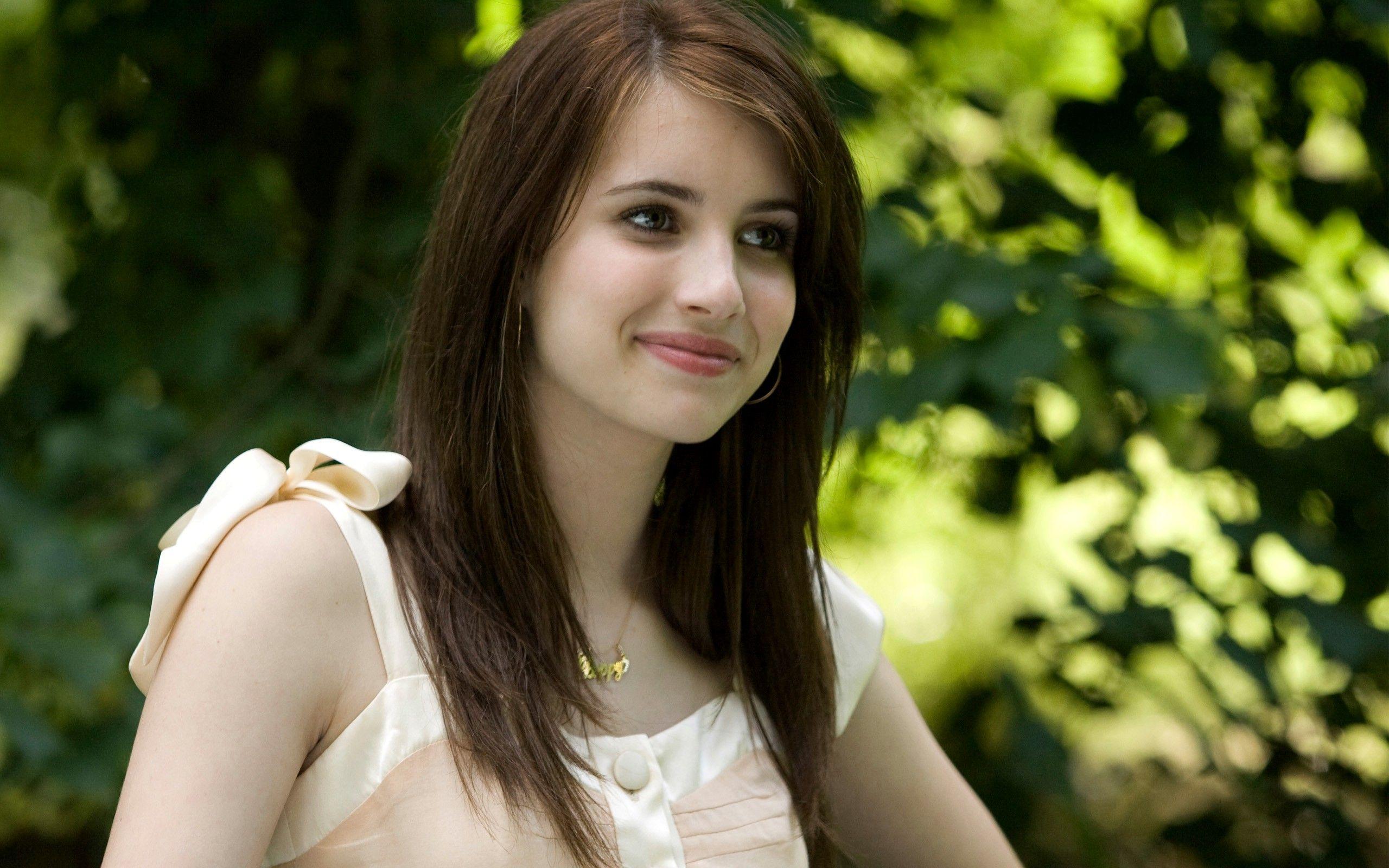 2560x1600 Beautiful Emma Roberts Wallpaper .