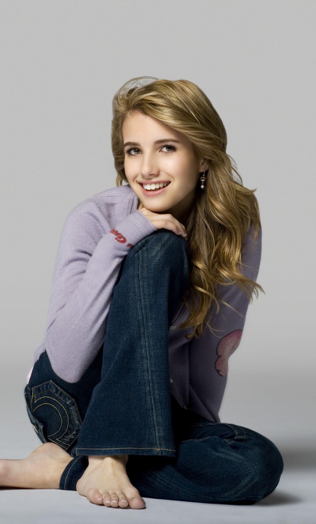 1280x2120 Emma Roberts, lovely smile, young .com