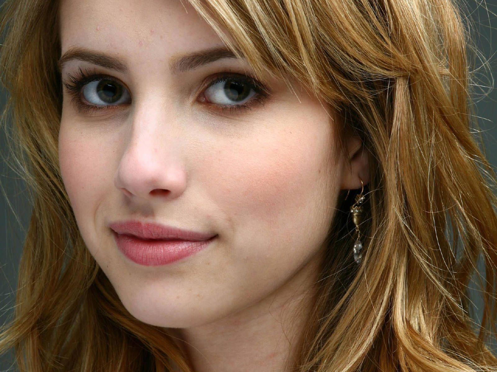 1600x1200 Emma Roberts Face. Full HD Picturewallpaper